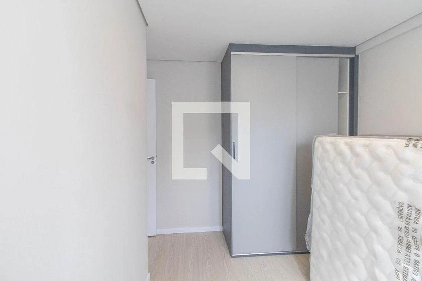 2-bedroom apartment in a building with a gym — photo 9