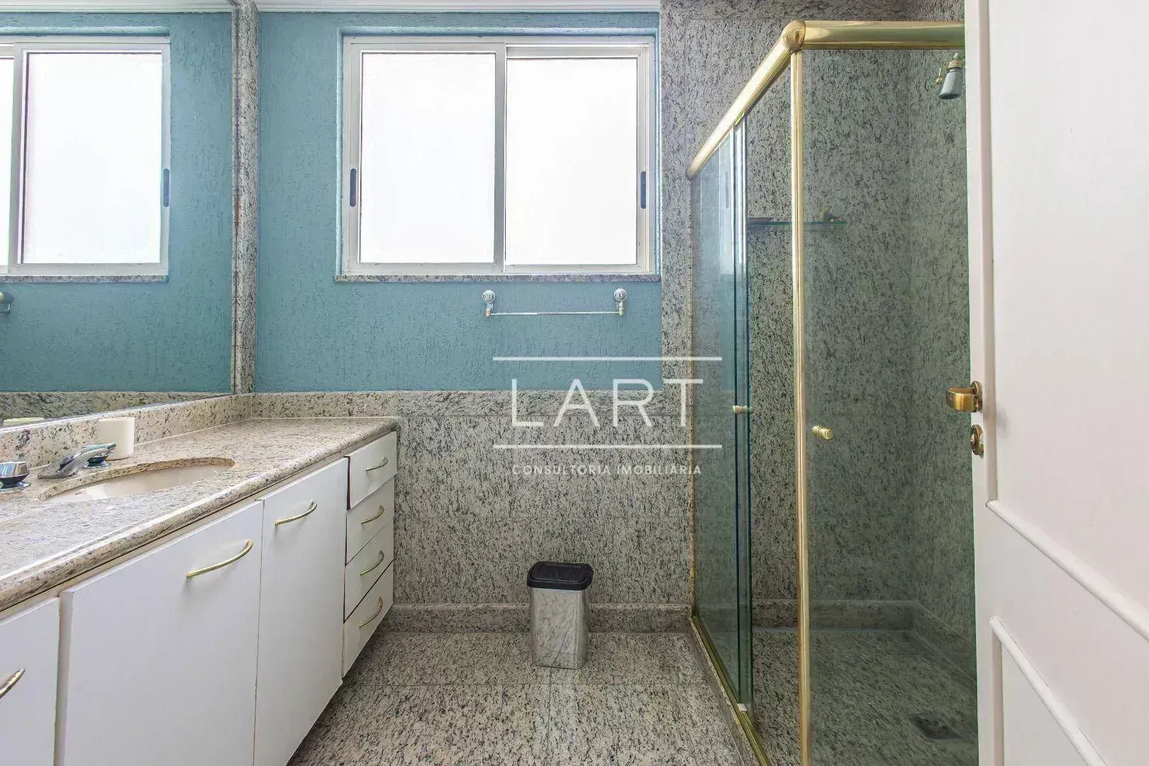 5-bedroom house with city and mountain views, 1250 m² — photo 23