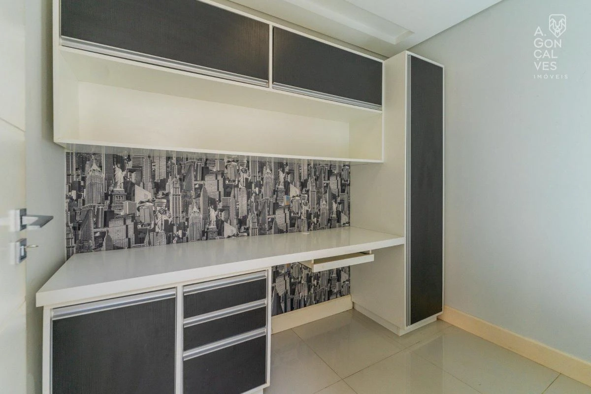 Furnished house with 3 en-suite bedrooms and balconies — photo 20