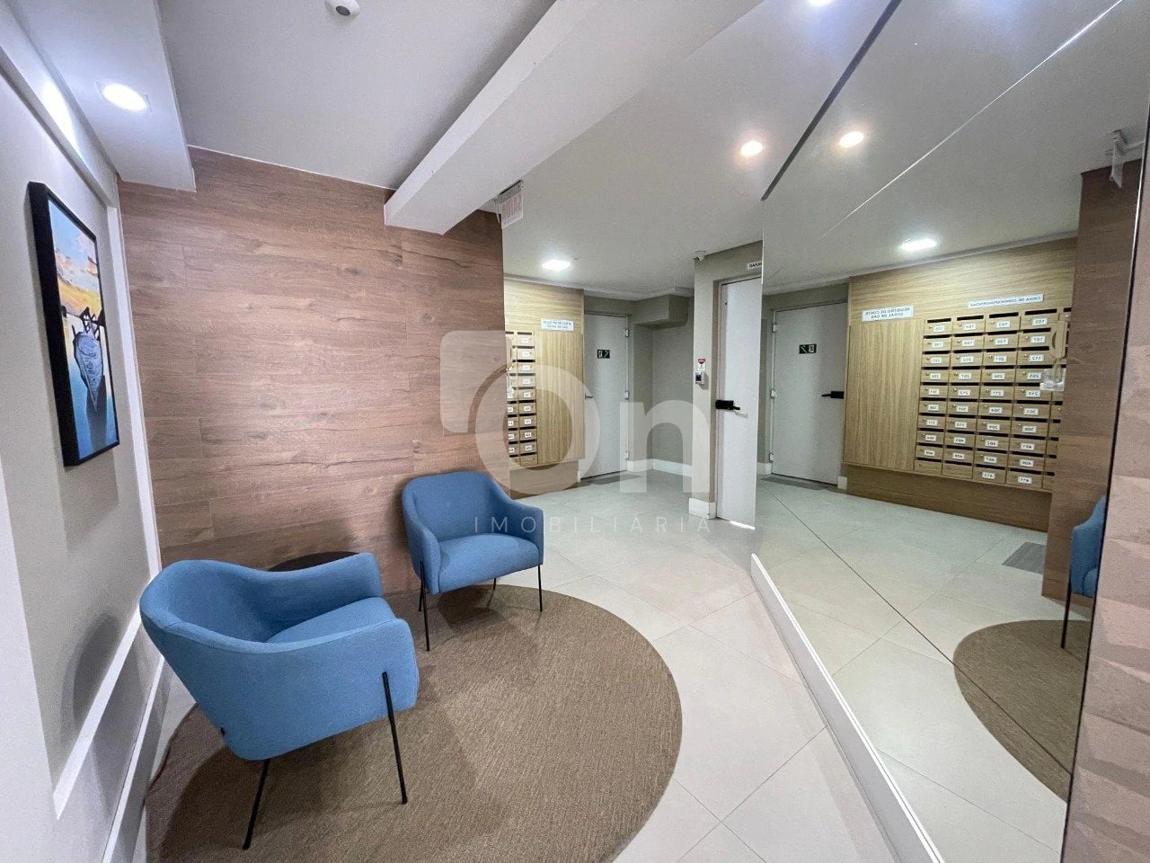 One-bedroom apartment in a building with a coworking space — photo 15