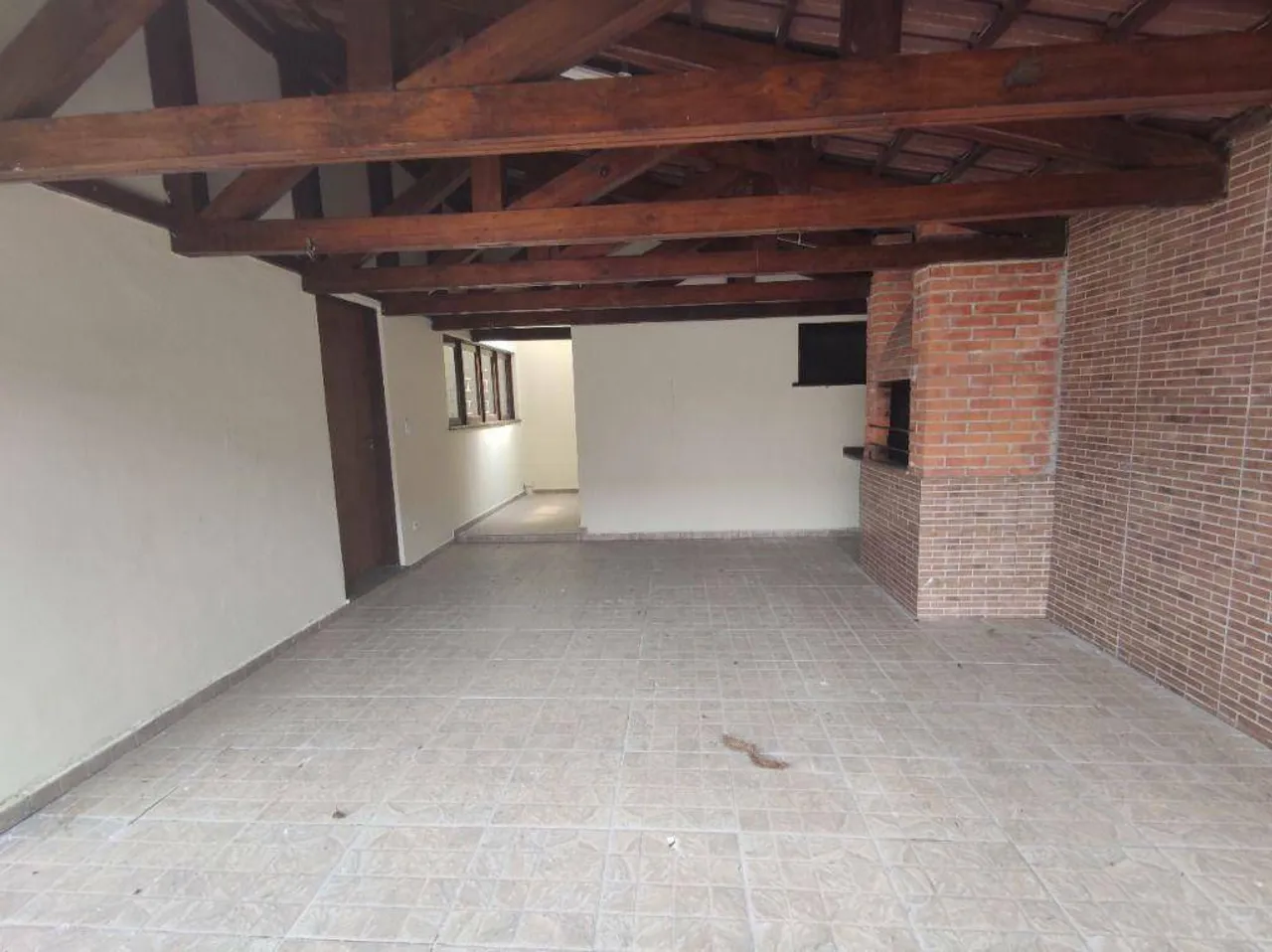 Two-story house with 3 bedrooms and 2 bathrooms — photo 14