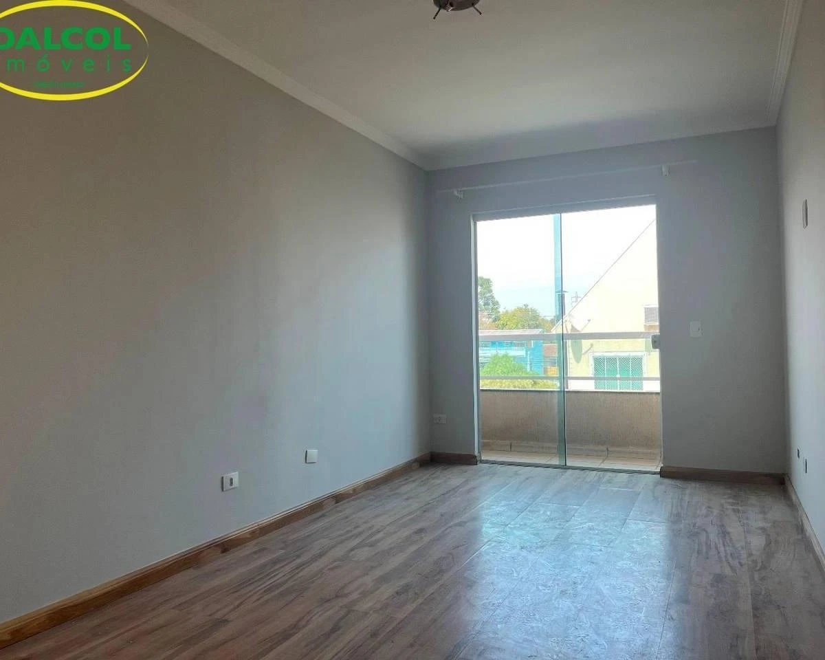 3-bedroom house with wood or laminate floors — photo 26