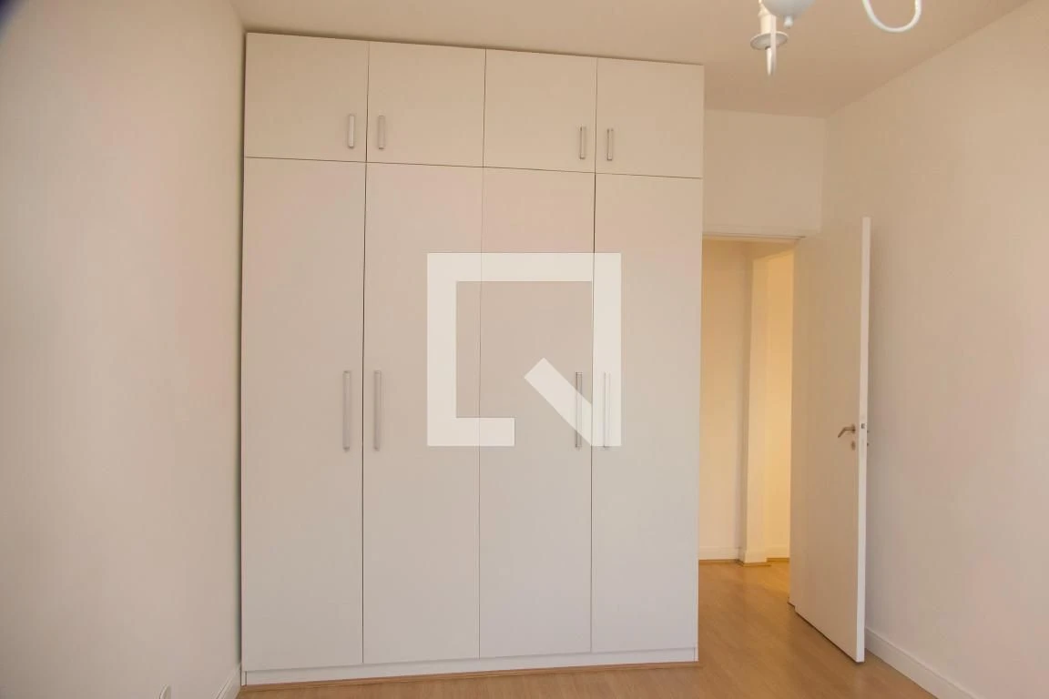 1-bedroom apartment with enclosed kitchen and balcony — photo 14