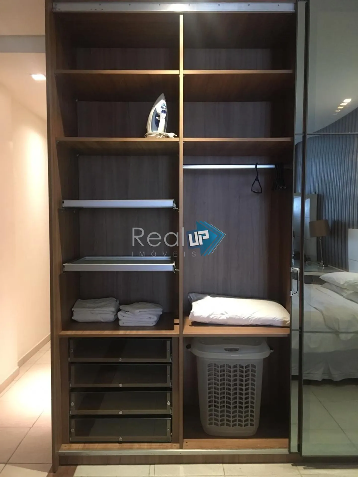 One-bedroom apartment with a washing machine — photo 15