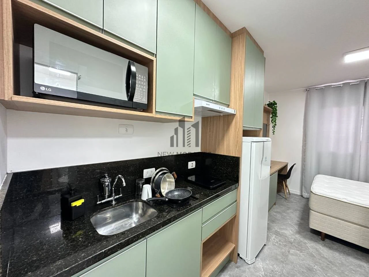 Studio to rent with a compact kitchenette and 1 bath — photo 5