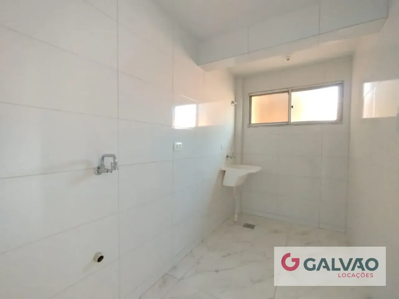 2-bedroom apartment with 1 bathroom, no parking — photo 7