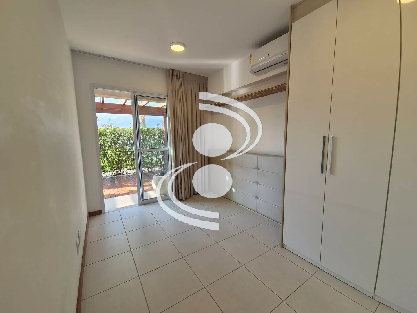 Garden-style apartment with 2 bedrooms and 4 bathrooms — photo 5