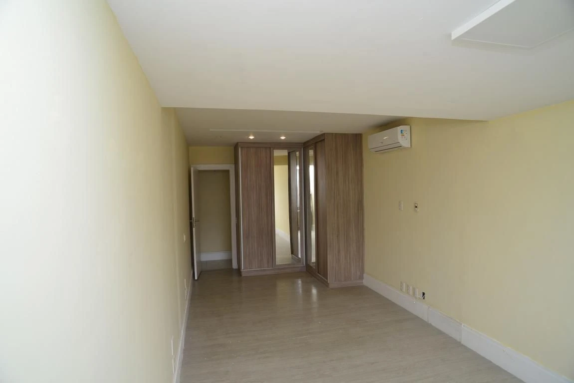 Ванна та 4 спальні: квартира 300 м² — photo 30