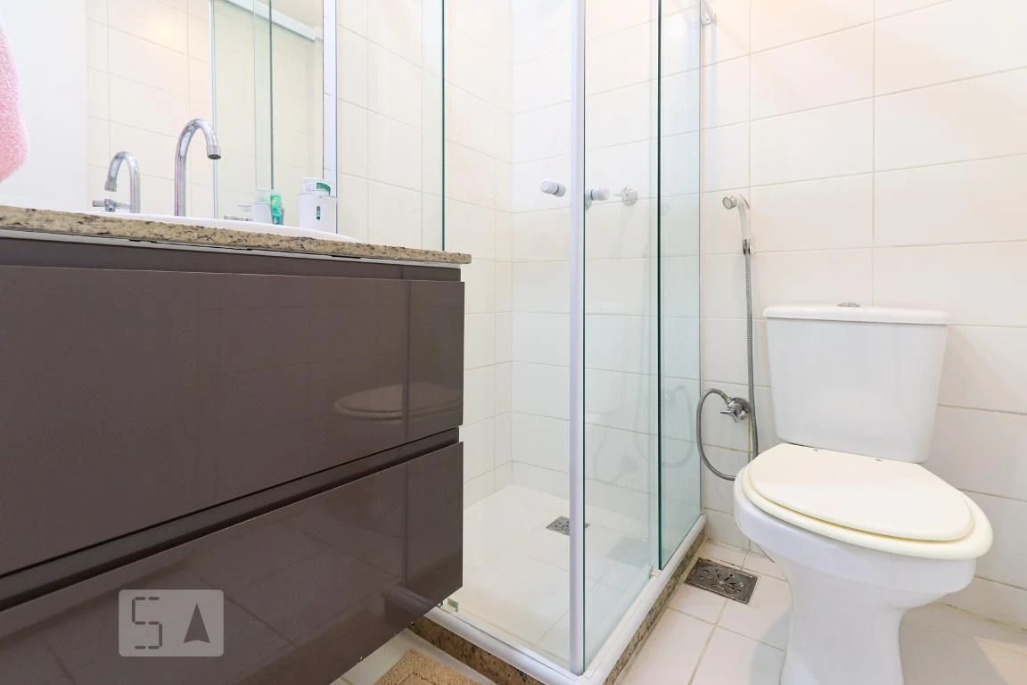 Rental apartment with 4 bedrooms and a glassed-in balcony — photo 35