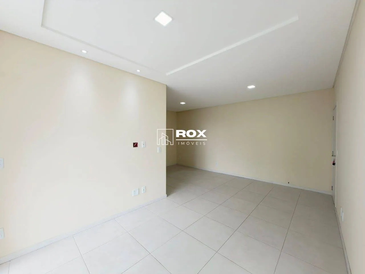 Glass-enclosed balcony in a 3-bedroom apartment, 105 m² — photo 22