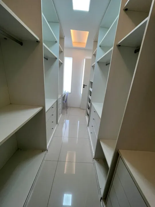 House with 5 bedrooms, 5 baths and 300 m² — photo 8