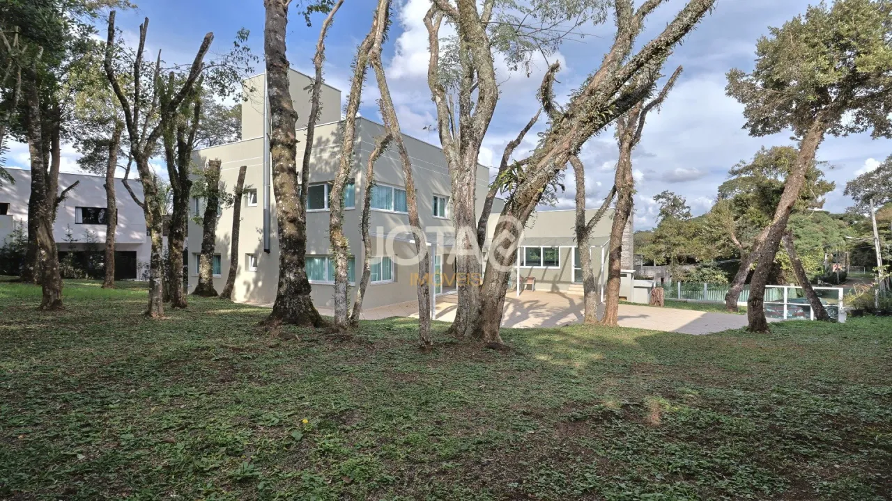 House with 5 bedrooms and a balcony in 370 m² — photo 3
