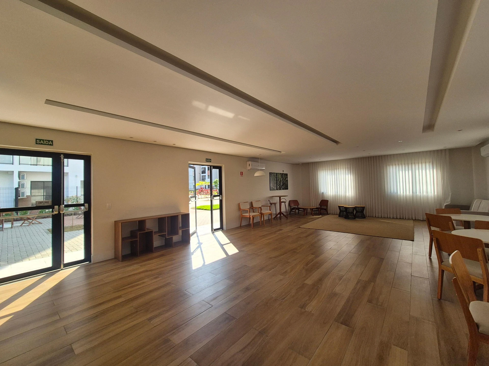 Apartamento mobiliado de 2 quartos em condomínio com piscina — photo 36