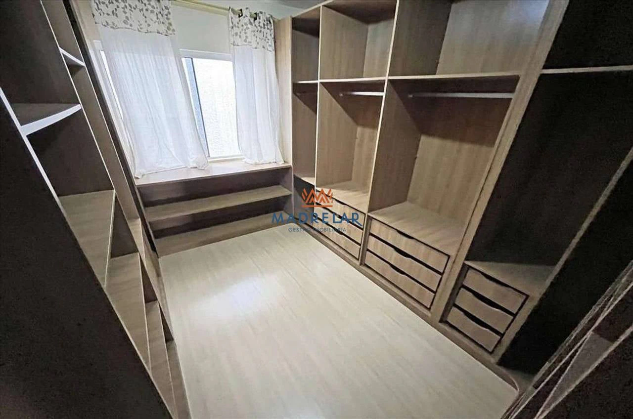 3-bedroom house with a bathtub in Curitiba — photo 16