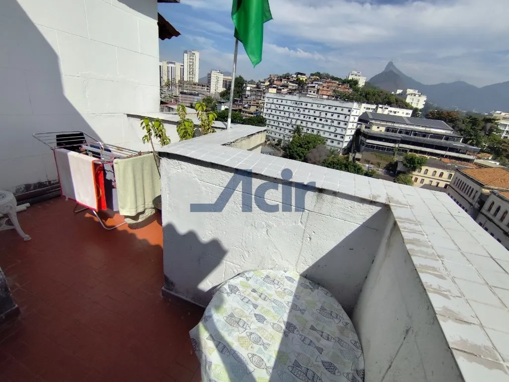 3-bedroom apartment with balcony and city view — photo 23