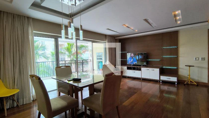 3-bedroom apartment in a building with a gym