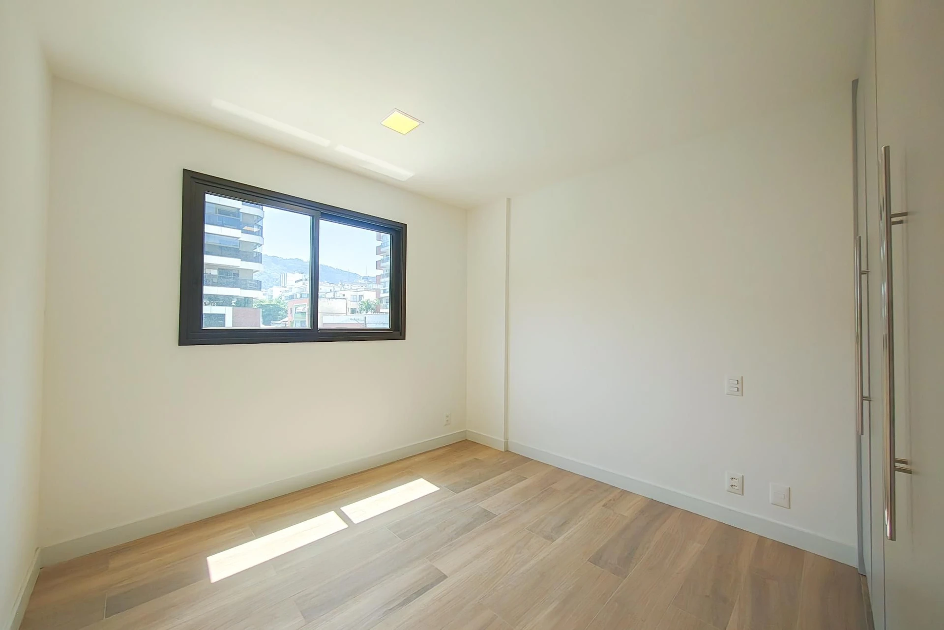 Apartment, 143 m², with a grill on the balcony — photo 43