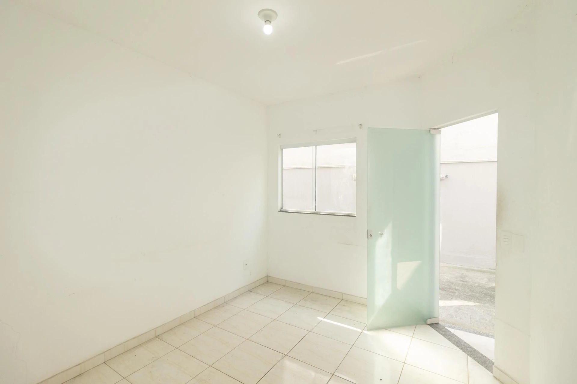 House with 2 bedrooms and balcony plus 1 parking space — photo 3