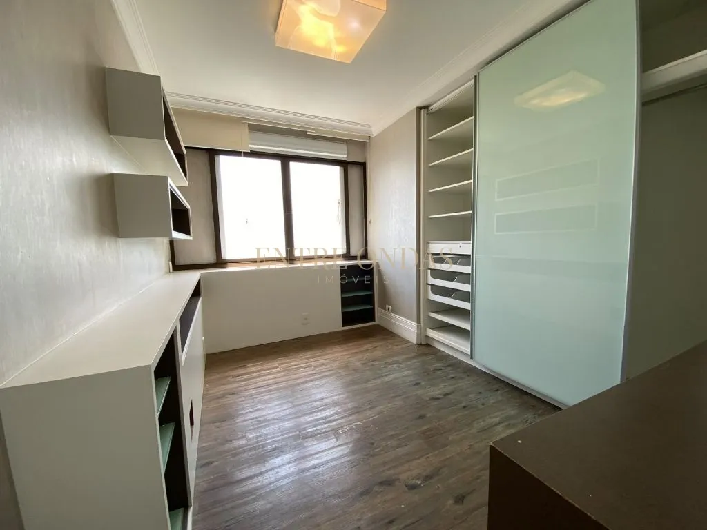 Вид на воду та 4 спальні: квартира 304 м² — photo 40