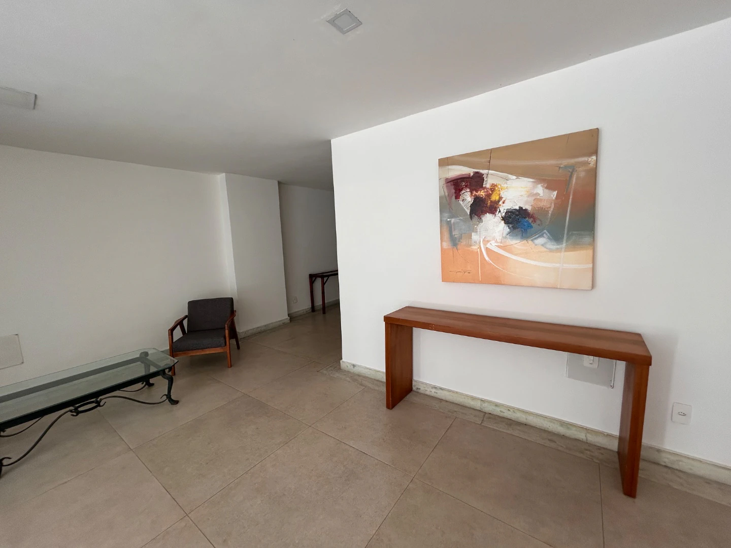 3-bedroom apartment with a terrace and mountain views — photo 24
