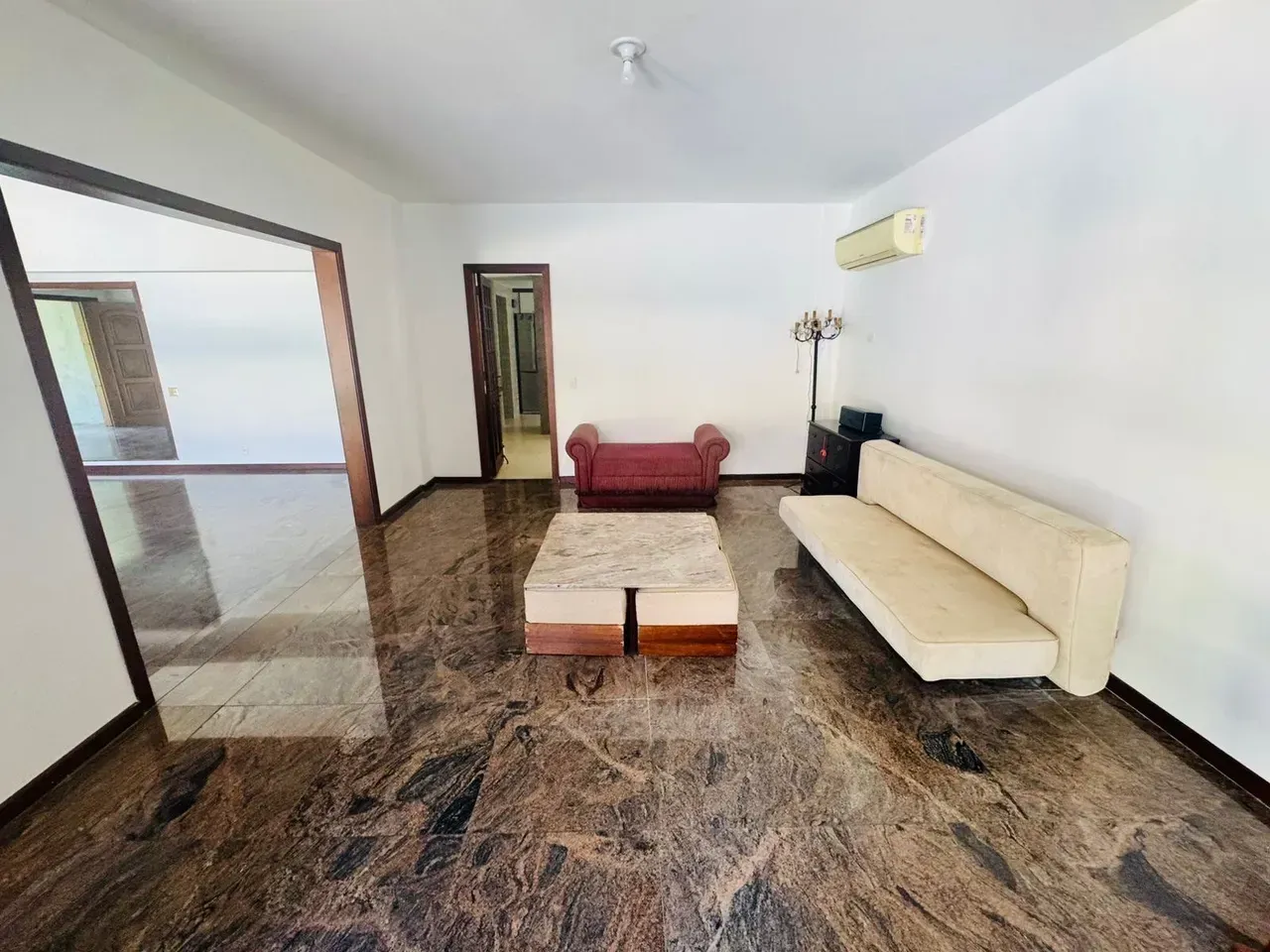 House with 5 suites and an integrated kitchen — photo 59