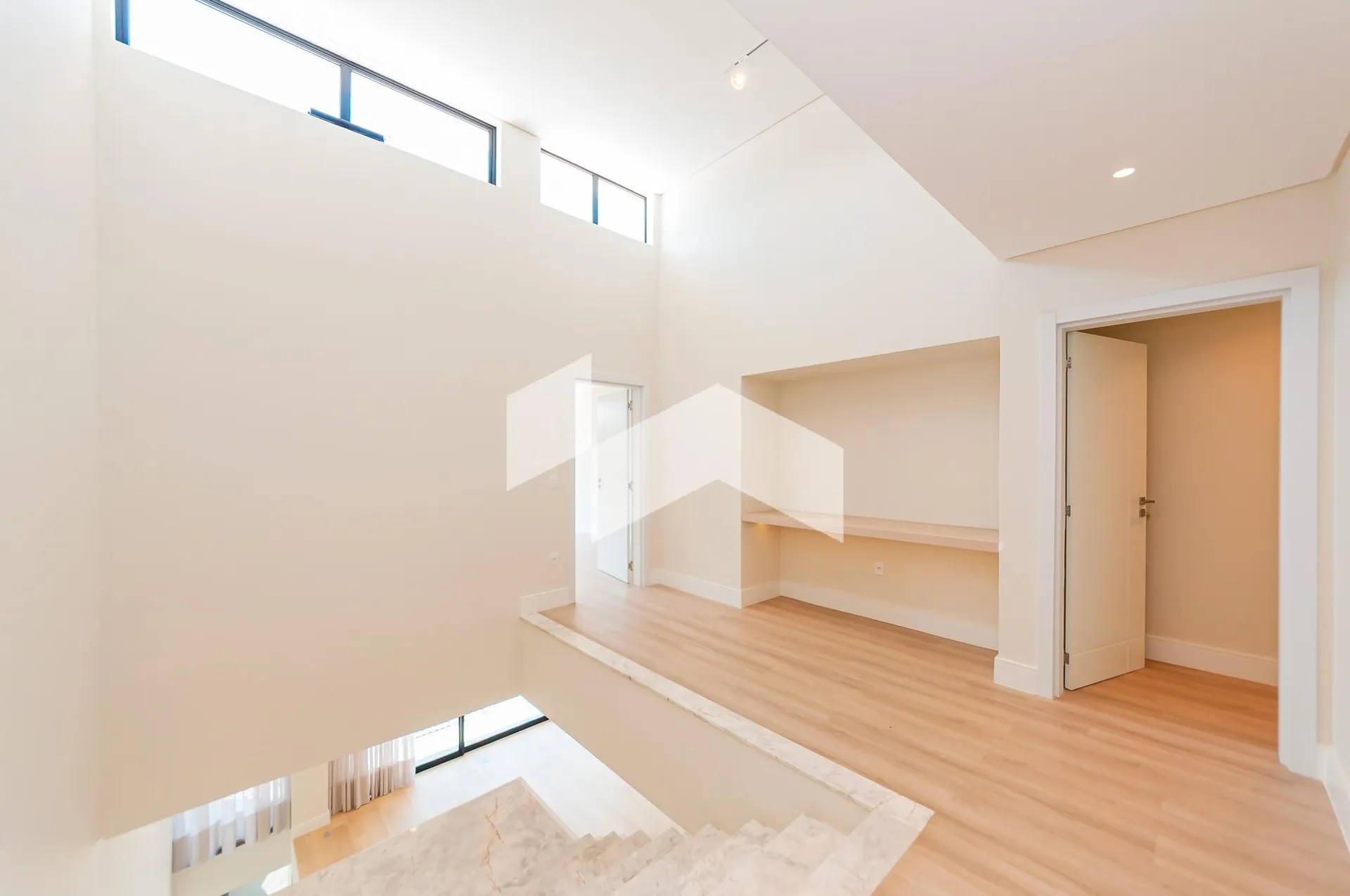 3-bedroom house with a bathtub — photo 10