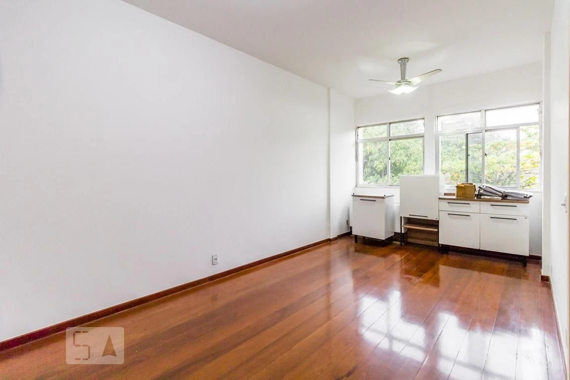 2-bedroom rental apartment with 1 bathroom and parking