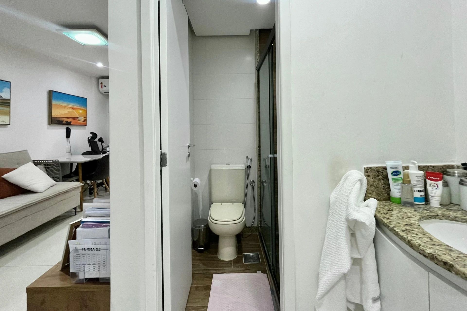 Furnished 1-bedroom apartment with pet-friendly policy — photo 43