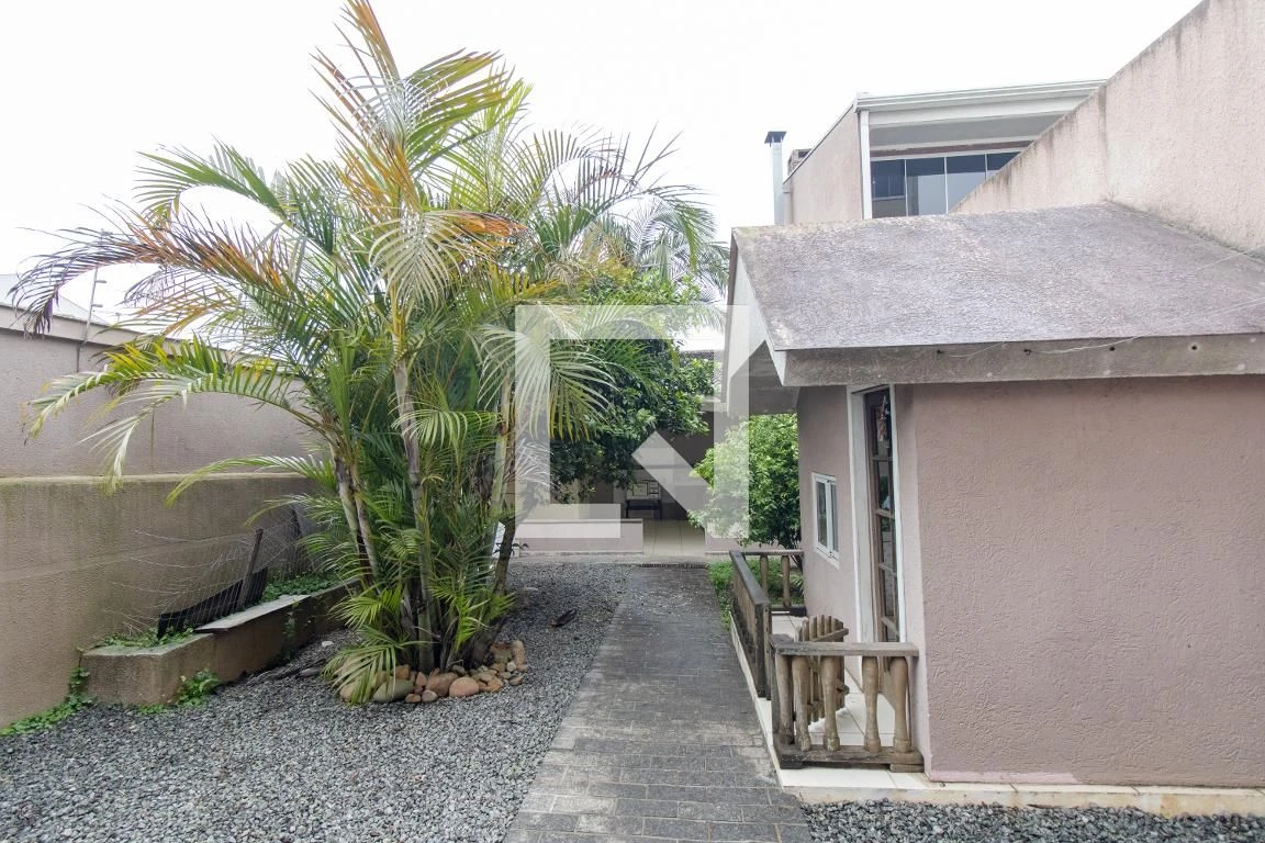 3-bedroom house with a private pool in Curitiba — photo 14