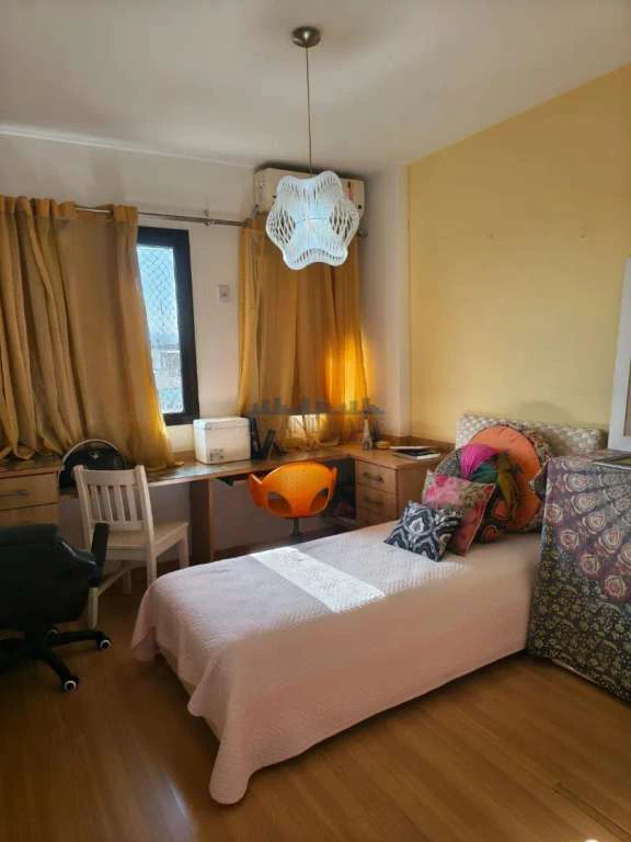 152 m² apartment with 4 bedrooms and enclosed balcony — photo 23