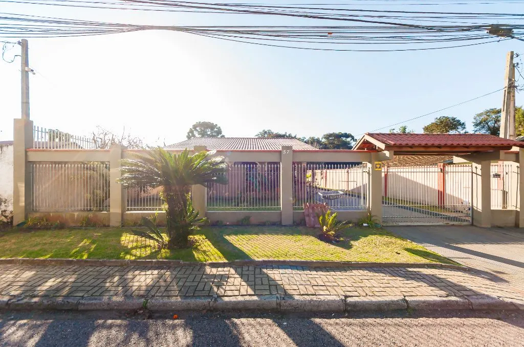 3-bedroom house with a bathtub in Curitiba — photo 51