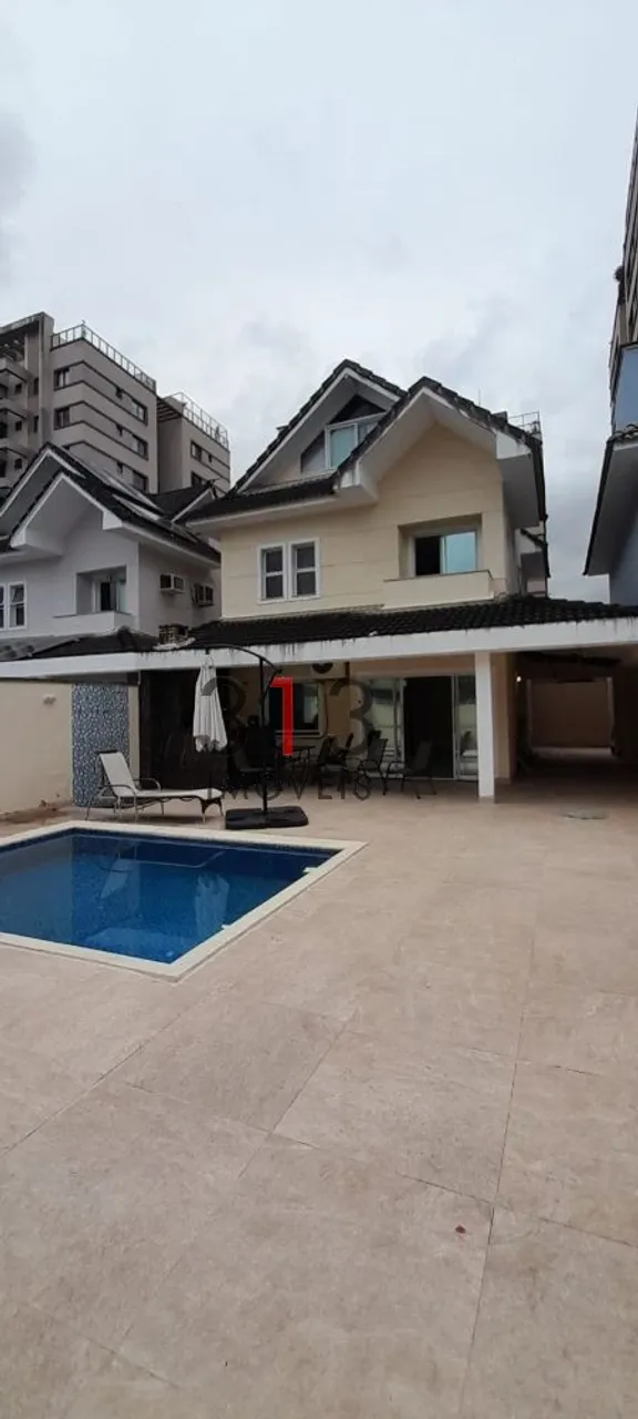 4-bedroom house with a bathtub — photo 15
