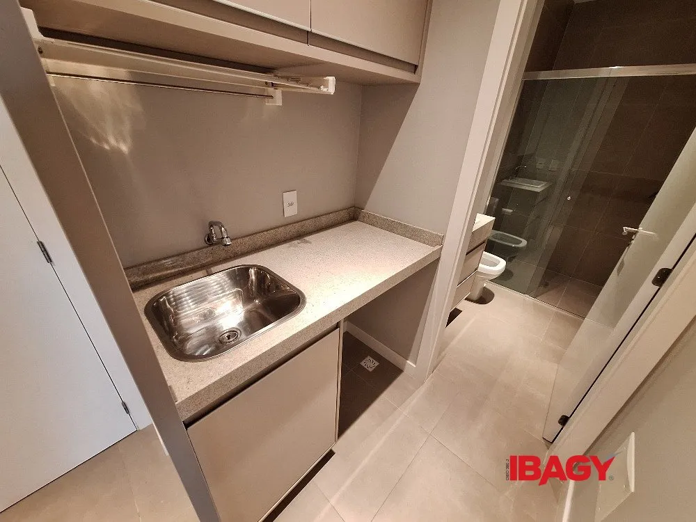 Furnished studio in a building with a pool — photo 4