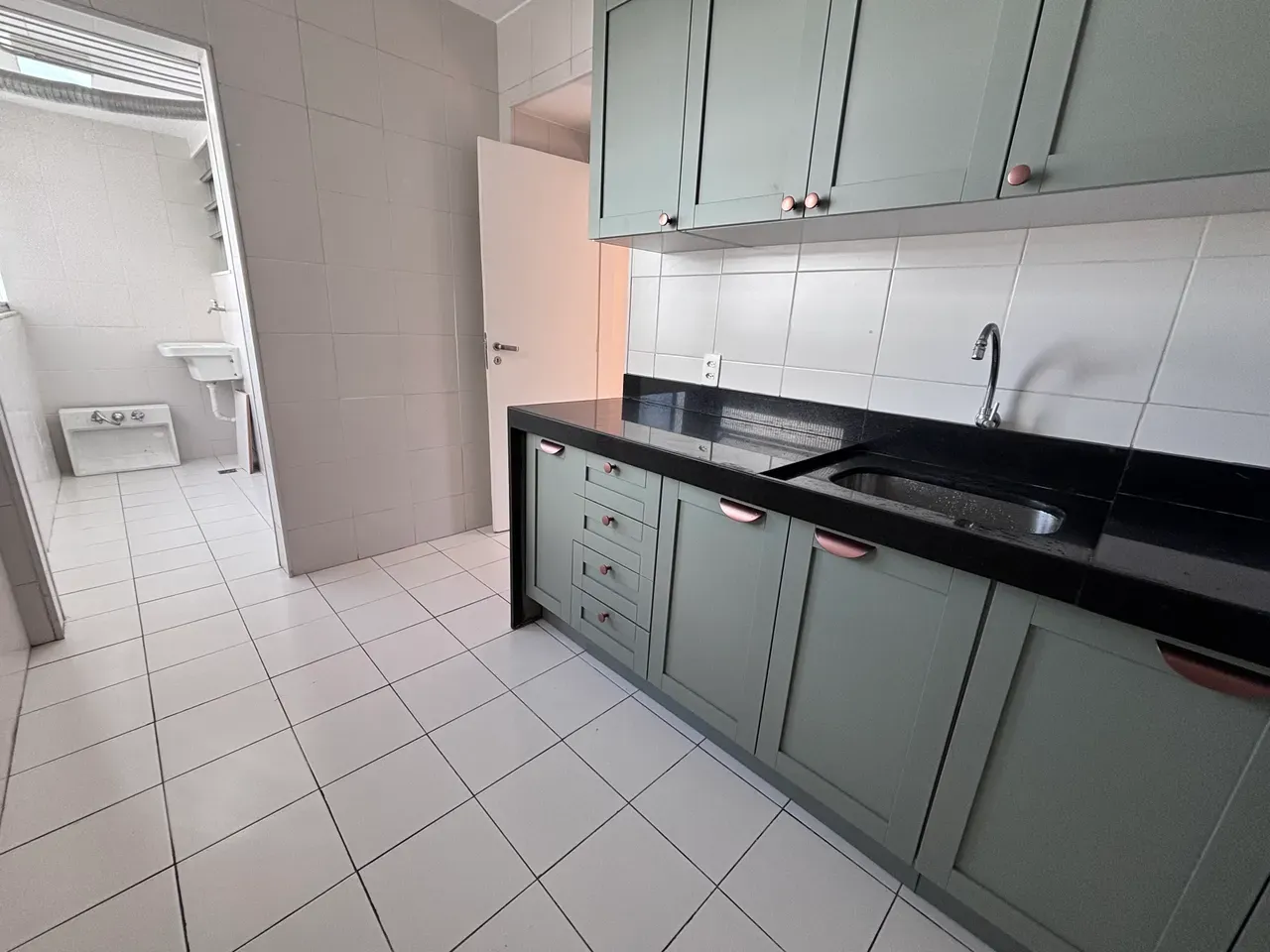 64 m² apartment with a walk-in closet and a washing machine — photo 6