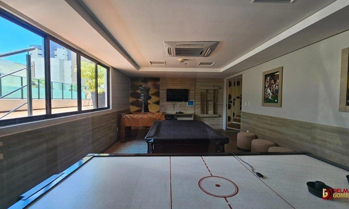 Apartamento de 212 m² com banheira e varanda envidraçada — photo 25