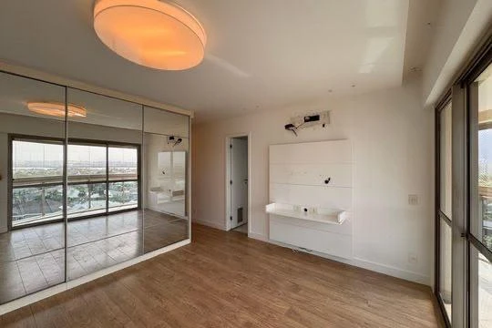 4-bedroom apartment with a separate kitchen, 260 m² — photo 18