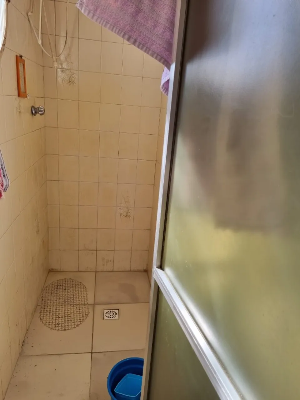 Furnished 2-bedroom house with 1 bath and parking