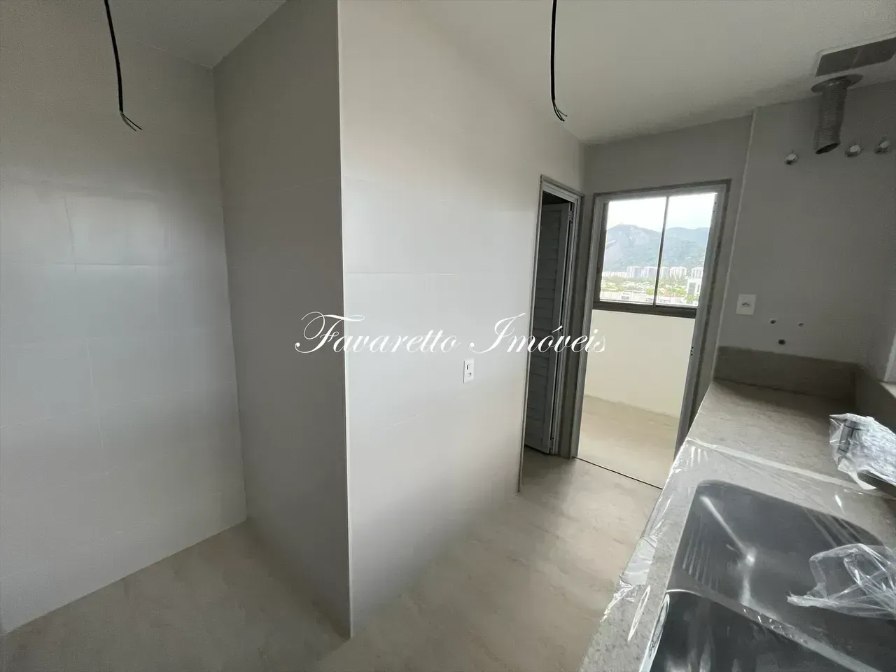 Apartment with 4 suites and a closed-off kitchen — photo 19