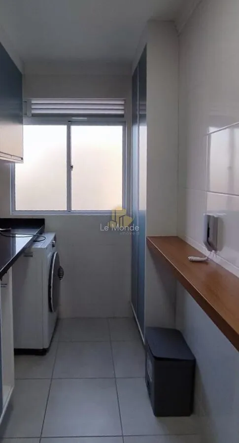 2-bedroom apartment with open-plan kitchen and gas stove — photo 13