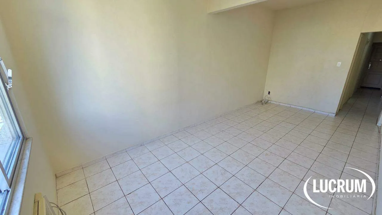 1-bedroom apartment with a glass shower enclosure — photo 12