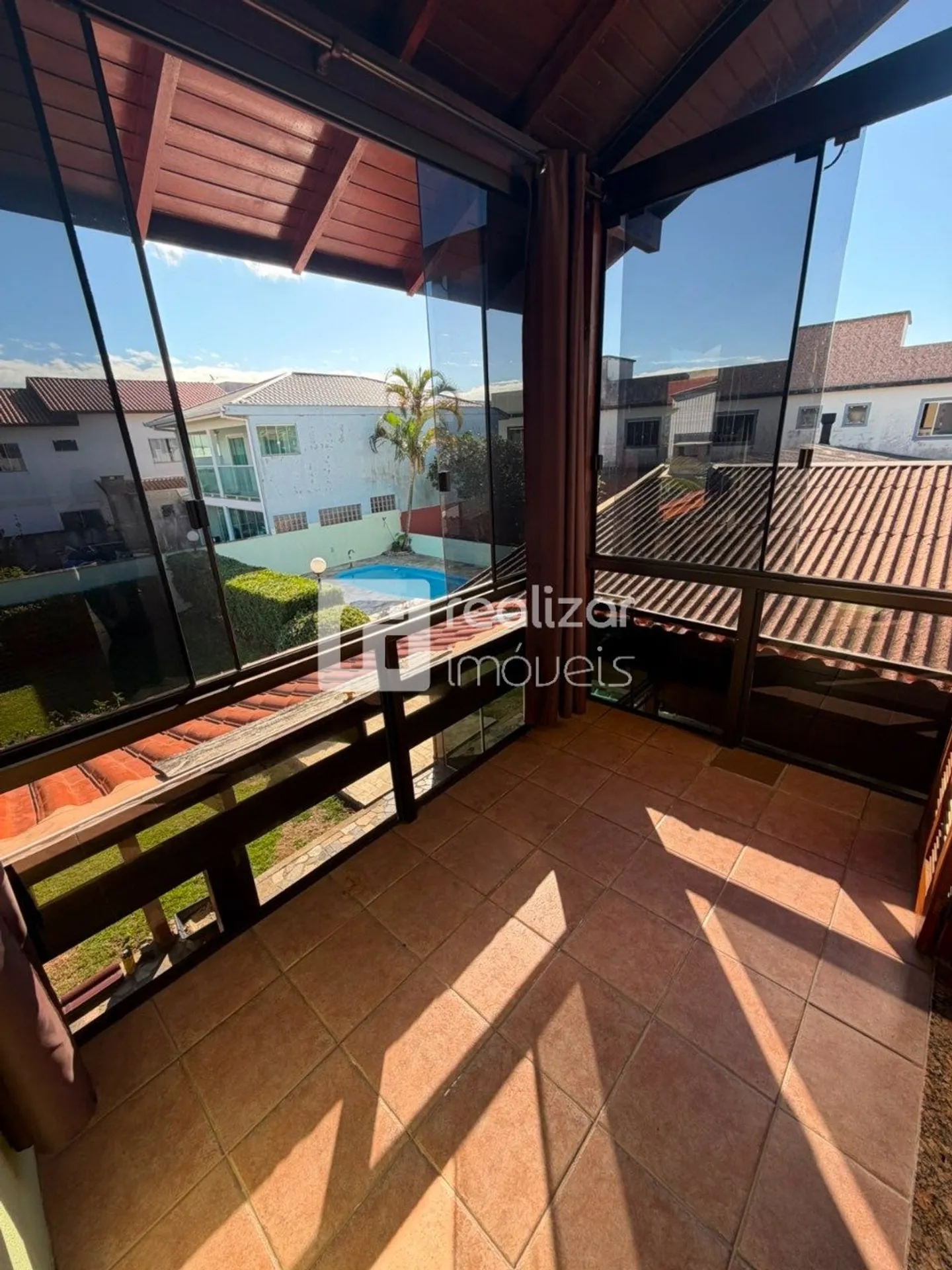House with 5 bedrooms and a private garden — photo 14
