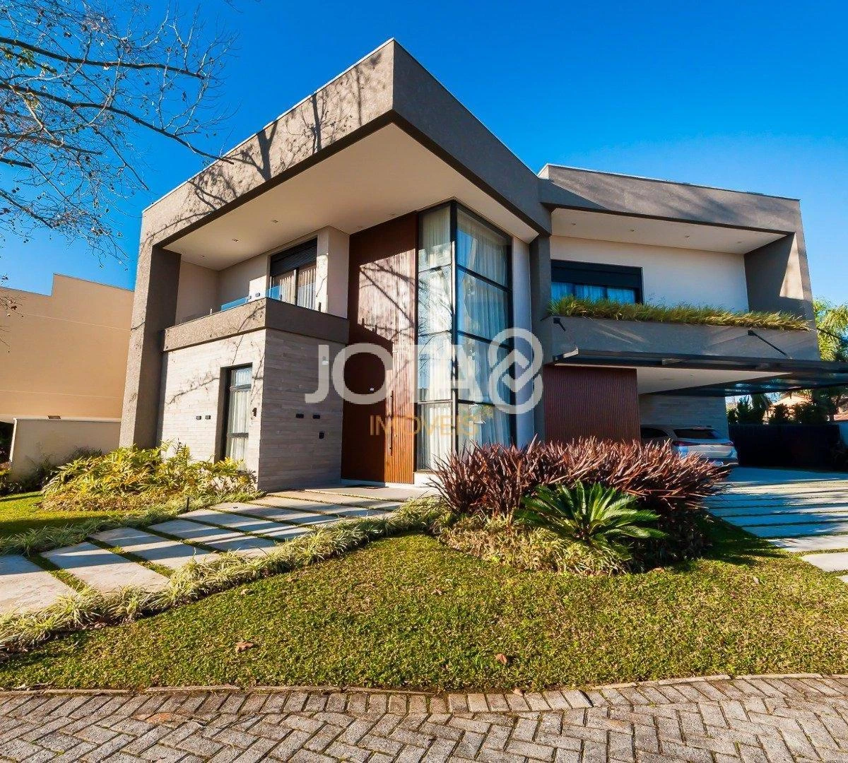 Floor-to-ceiling windows in a 4-bedroom house, 305 m² — photo 15