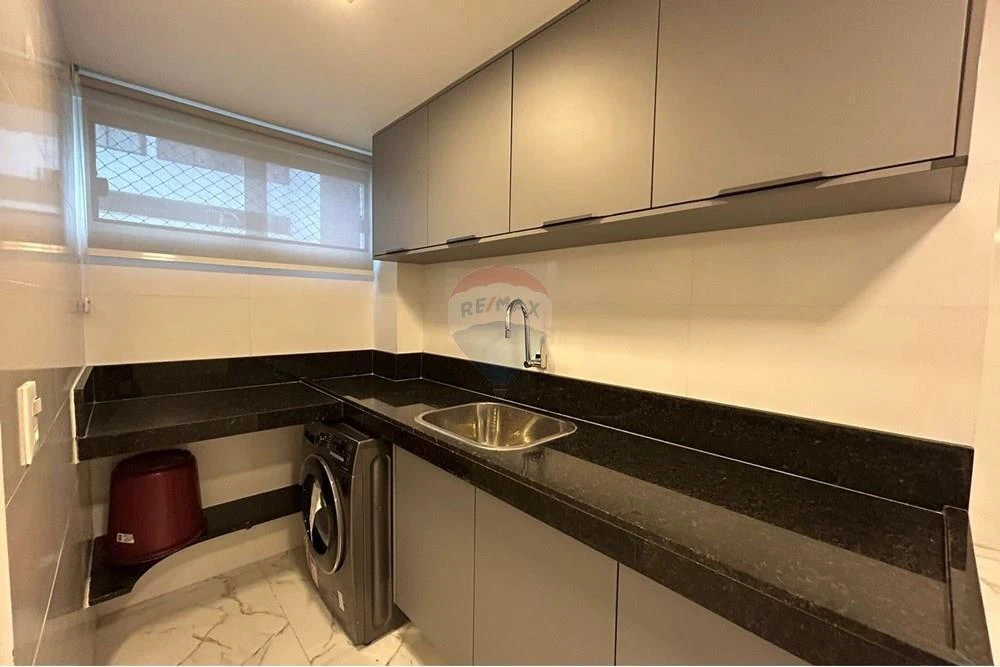 Furnished apartment, 132 m², with a glass-enclosed balcony — photo 42
