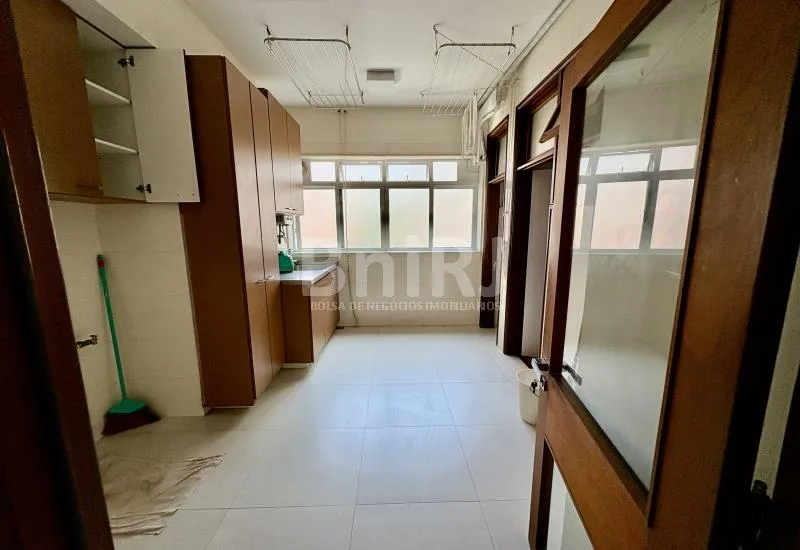 Apartamento de 180 m² com varanda fechada e fogão a gás — photo 16