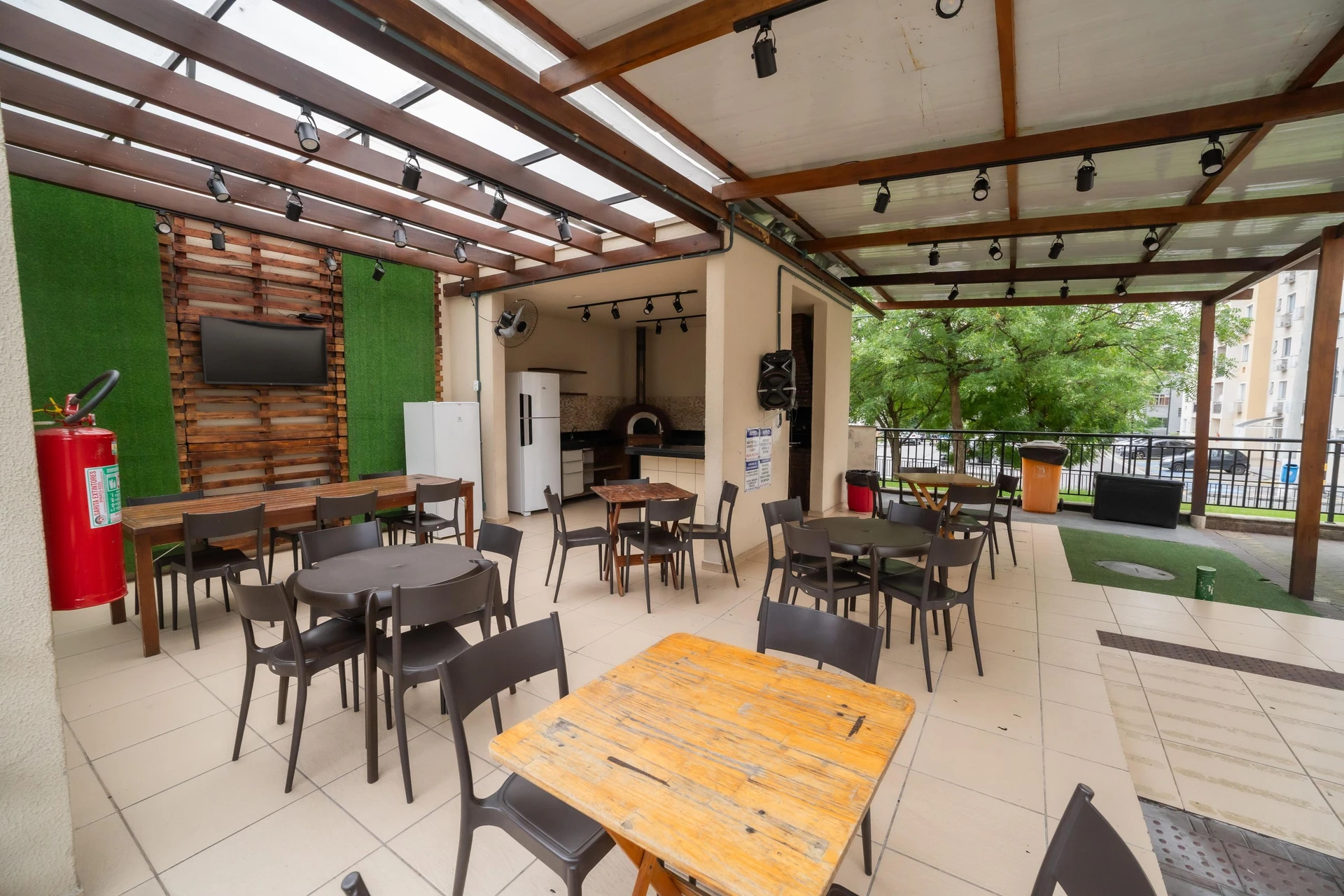 Furnished apartment, 48 m², with a grill on the balcony — photo 54