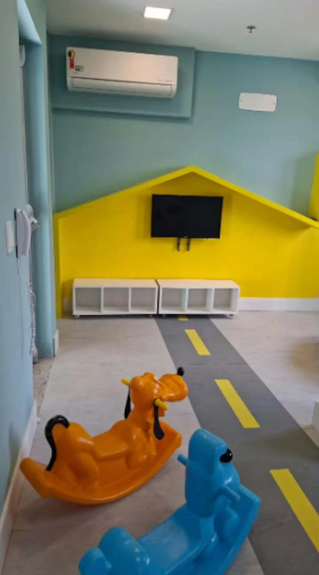 2-bedroom apartment with balcony and laundry area — photo 42