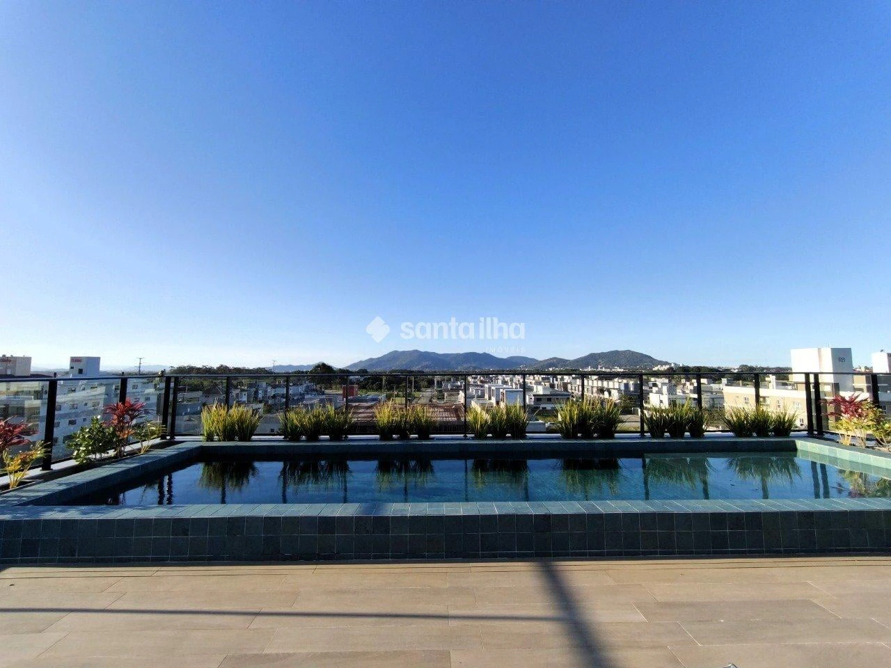 Furnished apartment, 39 m², with floor-to-ceiling windows — photo 3