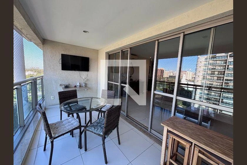 206 m² apartment with 4 en-suite bedrooms and glass balcony — photo 34