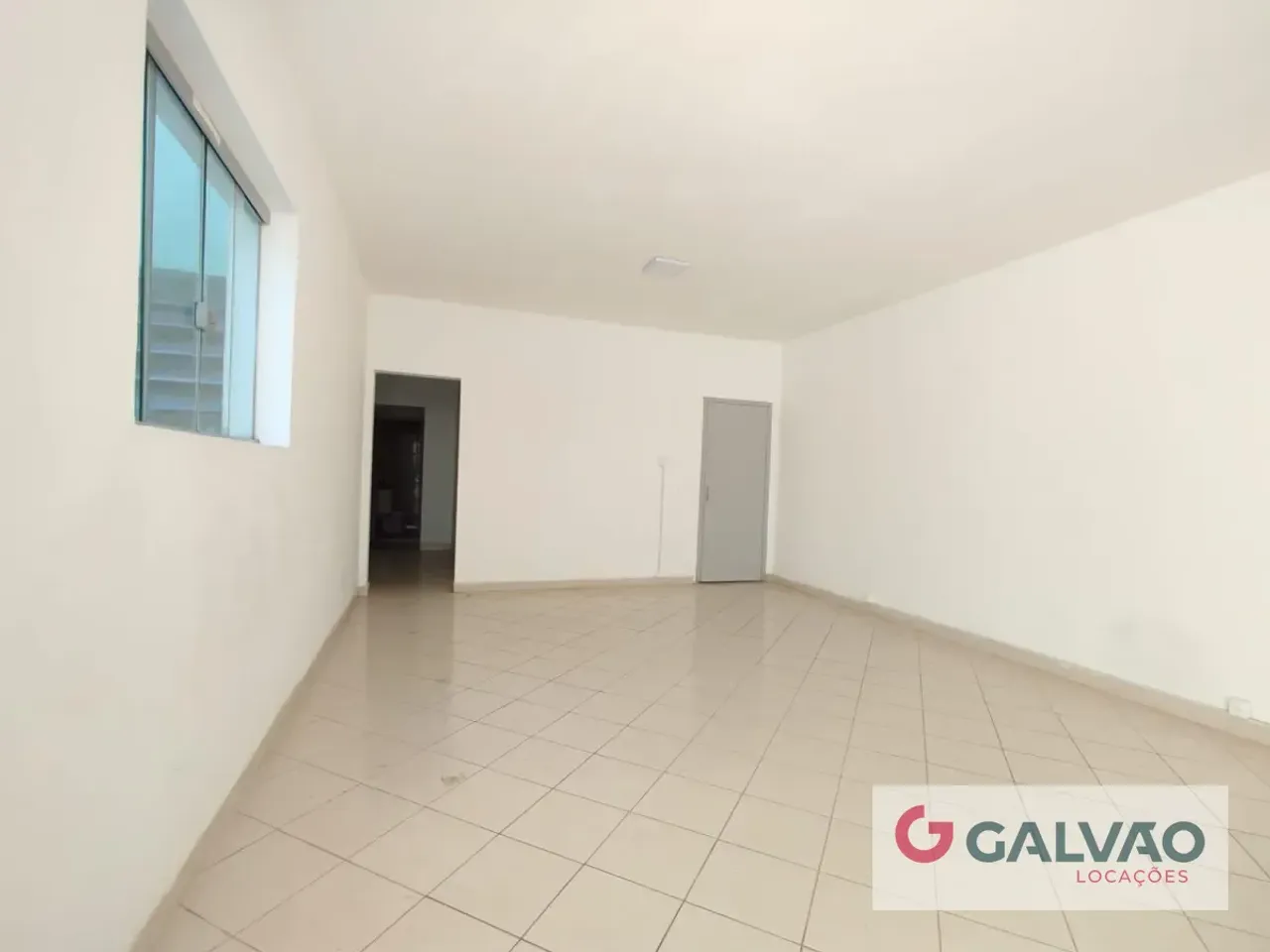 Unfurnished apartment with open-plan kitchen and 3 bedrooms — photo 8