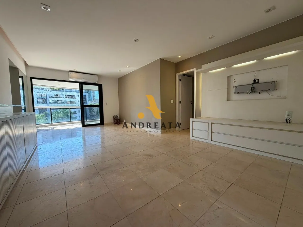 Unfurnished 4-bedroom apartment with 4 bathrooms — photo 11